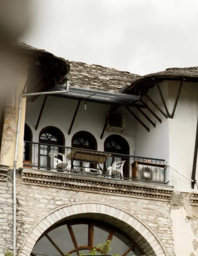 게스트하우스 Emblematic House Apartment 1 Gjirokastër