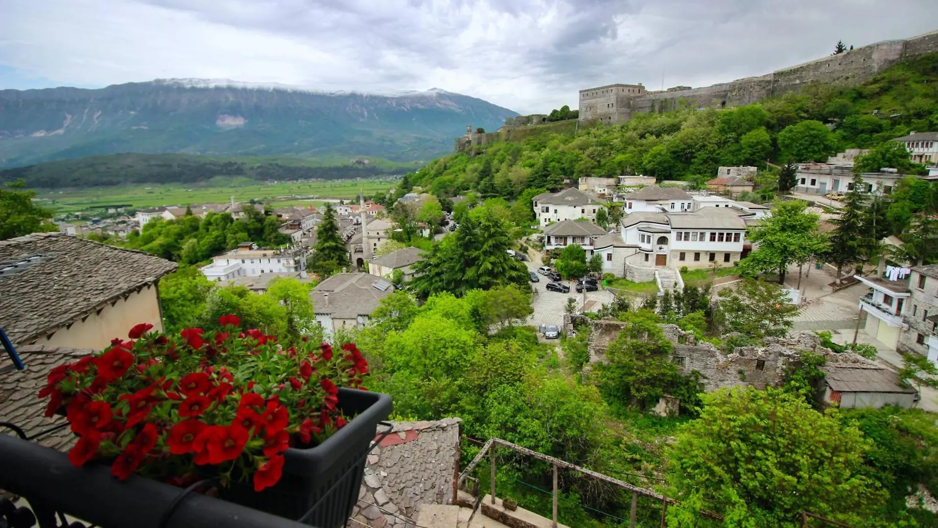 게스트하우스 Emblematic House Apartment 1 Gjirokastër